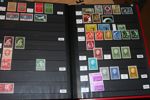 NEDERLÄNDERNA. Stort parti/samling i 10 tjocka insticksböcker klassiskt-semimodernt inkl en del bättre märken. Ofta många ex av varje märke så det är väldigt mycket material. 
