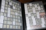 NEDERLÄNDERNA. Stort parti/samling i 10 tjocka insticksböcker klassiskt-semimodernt inkl en del bättre märken. Ofta många ex av varje märke så det är väldigt mycket material. 