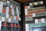 NEDERLÄNDERNA. Stort parti/samling i 10 tjocka insticksböcker klassiskt-semimodernt inkl en del bättre märken. Ofta många ex av varje märke så det är väldigt mycket material. 