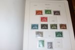 Trevlig samling till 1985 i tre album med fickor. Mycket vacker 4-skilling stpl SÖDERHAMN 13.12.1857 och vapentyp öre och ringtyp komplett förutom den dyrare riksdalern.