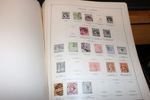 AUSTRALIEN. Låda med sex album + en samling på lösa blad. Trevligt parti där albumen är sorterade på utgåvor mest efter sammanslagningen 1913 men även en del stater. Mycket att gå igenom!