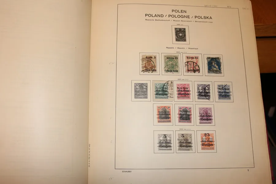 POLEN. Samling 1919-1963 i Schaubekalbum. Även Oberschlesien och Centrallitauen.