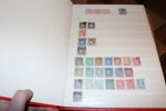 RUMÄNIEN och ALBANIEN. Parti i tre album + ett def album. Inkl en del användbart bl.a. block.