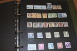 Flyttlåda blandat Sverige med många album, en del massvara men också en del bättre t.ex. ett album ostämplat äldre med många bra märken. Även fyndchans på stämplar m.m.