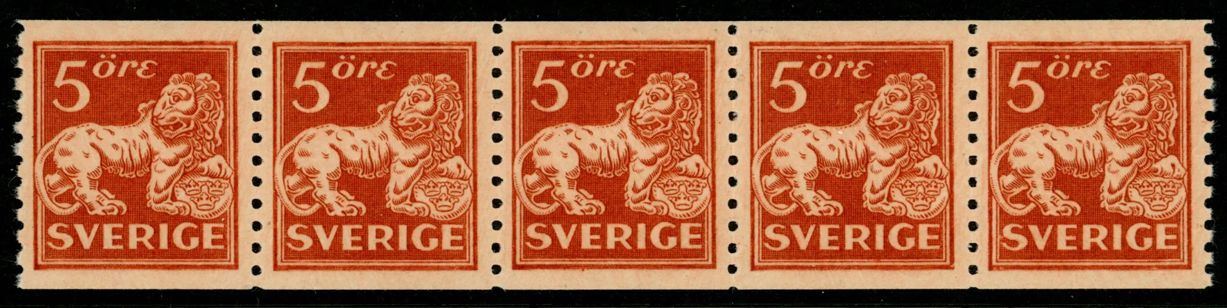 F142A a1-ppr. Postfriskt 5-strip, prakt. Lätt vikt mellan tredje och fjärde märket.
