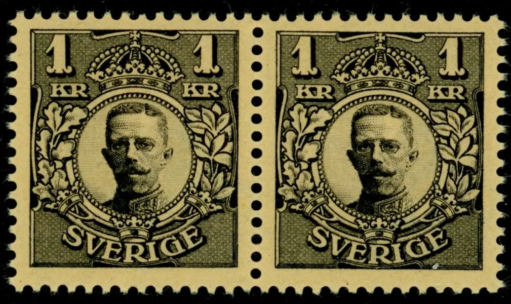 F77. Postfriskt par med vm krona. F 3600 kr