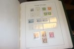 Flyttlåda med xx samling som ser komplett ut 1943-86 i tre fina Leuchtturmalbum med fickor (sidor från 1855). 