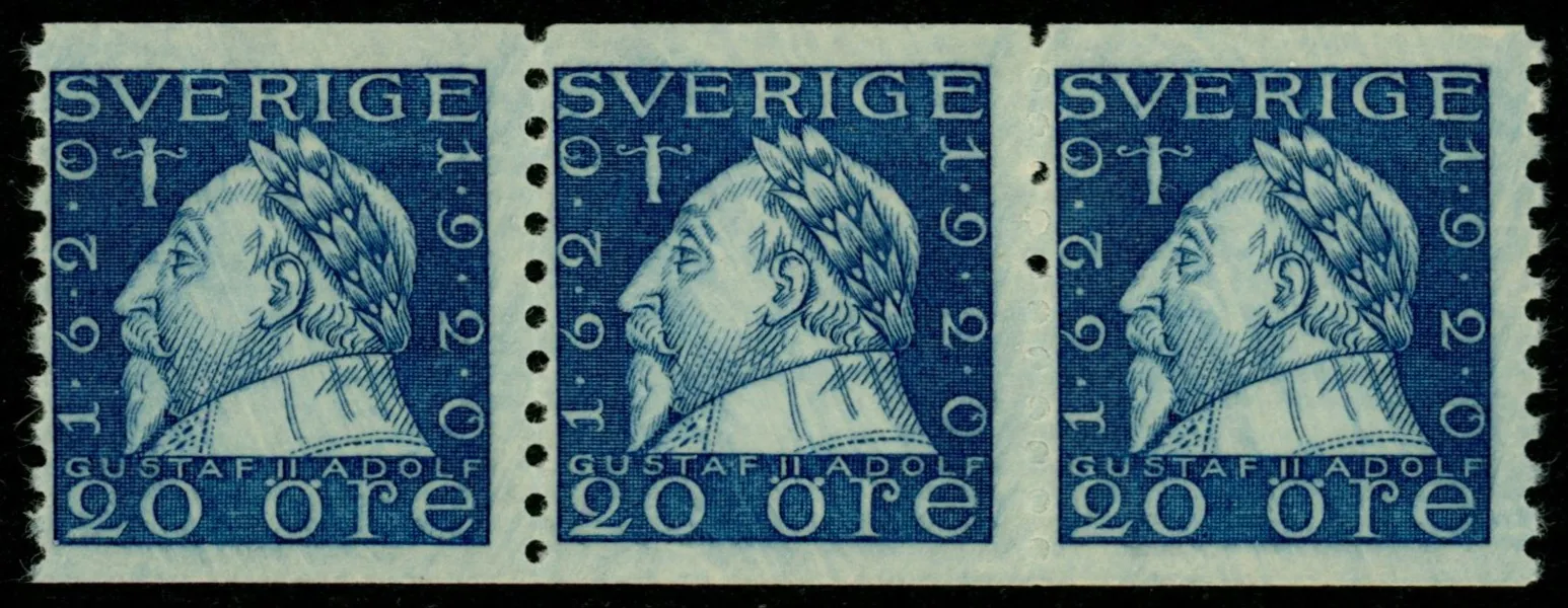 F152Acx. Postfriskt 3-strip med vm våglinjer. F 11250 kr