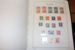 Postfrisk samling 1933-1994 i Leuchtturmalbum med fickor. Nästan komplett i perioden inkl några tjänste och postfärjemärken.