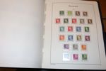Postfrisk samling 1933-1994 i Leuchtturmalbum med fickor. Nästan komplett i perioden inkl några tjänste och postfärjemärken.