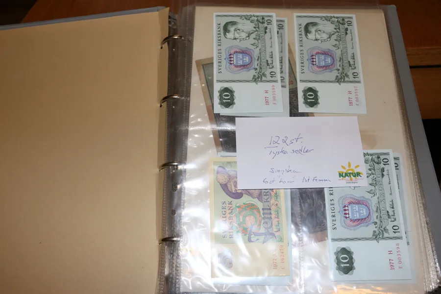 TYSKLAND. Album 122 sedlar 1910-20-tal inkl många från inflationstiden. Mest ordinarie sedlar men även några "notgeld". Blandad kvalitet från godtagbart till ovikt, men mest bra. 