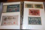 TYSKLAND. Album 122 sedlar 1910-20-tal inkl många från inflationstiden. Mest ordinarie sedlar men även några "notgeld". Blandad kvalitet från godtagbart till ovikt, men mest bra. 