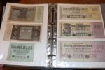 TYSKLAND. Album 122 sedlar 1910-20-tal inkl många från inflationstiden. Mest ordinarie sedlar men även några "notgeld". Blandad kvalitet från godtagbart till ovikt, men mest bra. 