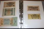 TYSKLAND. Album 122 sedlar 1910-20-tal inkl många från inflationstiden. Mest ordinarie sedlar men även några "notgeld". Blandad kvalitet från godtagbart till ovikt, men mest bra. 