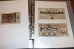TYSKLAND. Album 122 sedlar 1910-20-tal inkl många från inflationstiden. Mest ordinarie sedlar men även några "notgeld". Blandad kvalitet från godtagbart till ovikt, men mest bra. 