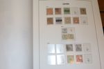 SPANIEN. Samling till 1979 i två DAVO-album med förtryck och fickor. Ojämnt besatt men inkl en del lite bättre utgåvor, blandat x/xx/stpl. Även Spanska Andorra, bl.a. nästan komplett xx 1972-2001.