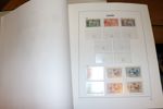 SPANIEN. Samling till 1979 i två DAVO-album med förtryck och fickor. Ojämnt besatt men inkl en del lite bättre utgåvor, blandat x/xx/stpl. Även Spanska Andorra, bl.a. nästan komplett xx 1972-2001.