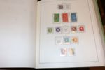 Mindre flyttlåda med bl.a. en Danmark-samling i Stenderalbum inkl bättre, samt flera delsamlingar Norden inkl xx i andra album. Även en del årssatser och en bunt äldre FDC Grönland.