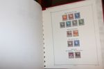 Mindre flyttlåda med bl.a. en Danmark-samling i Stenderalbum inkl bättre, samt flera delsamlingar Norden inkl xx i andra album. Även en del årssatser och en bunt äldre FDC Grönland.