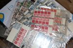Samling automathäften HA1-25 på lösa blad med många olika typer, samt ask dubbletter. Även en ask mjuka häften 1950-70-tal och några lösa märken.