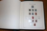 Välfylld samling 1855-1989 i Leuchtturmalbum. Till en början stämplad, från ca 30-talet även x/xx och helt xx från ca 1960. 