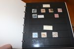ÖSTERRIKE. Samling 1863-1925 i visiralbum. Med massor av frimärken och troligen fyndchanser men mest enklare innehåll. Kanske ser ett tränat öga mer än jag!