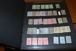 ÖSTERRIKE. Samling 1863-1925 i visiralbum. Med massor av frimärken och troligen fyndchanser men mest enklare innehåll. Kanske ser ett tränat öga mer än jag!