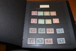 ÖSTERRIKE. Samling 1863-1925 i visiralbum. Med massor av frimärken och troligen fyndchanser men mest enklare innehåll. Kanske ser ett tränat öga mer än jag!