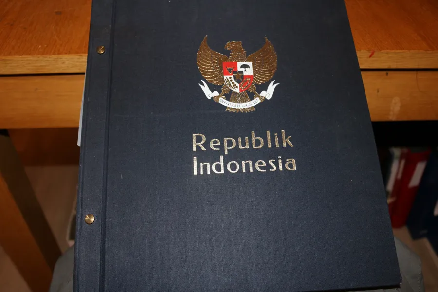 INDONESIEN. Samling inklusive Nederländska ostindien från Mi1 och fram till 1979.
