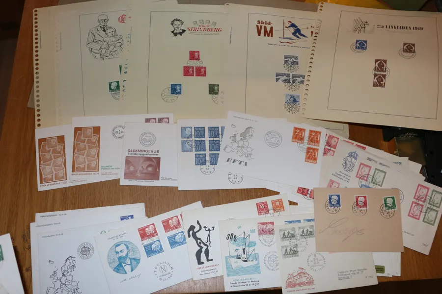 En bunt förstadagsbrev mest 1950-70-tal, många med vinjetter. Se foto.