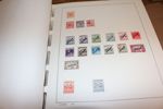 UNGERN. Stort parti/samling i åtta album. Ej närmare genomgånget men från klassiskt och framåt. Tusentals frimärken! Även en ungersk specialkatalog.