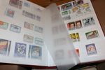 UNGERN. Stort parti/samling i åtta album. Ej närmare genomgånget men från klassiskt och framåt. Tusentals frimärken! Även en ungersk specialkatalog.
