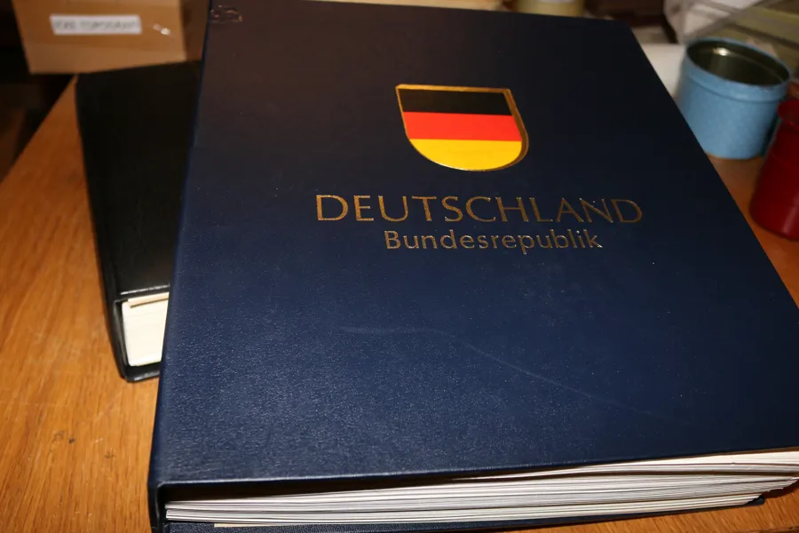TYSKLAND/BUND. Mycket fin samling 1949-2014 i två Leuchtturmalbum. Komplett i den äldre delen med alla de bättre märkena, och mycket välfylld ända till omkring 2010. De sista fyra åren glesare.