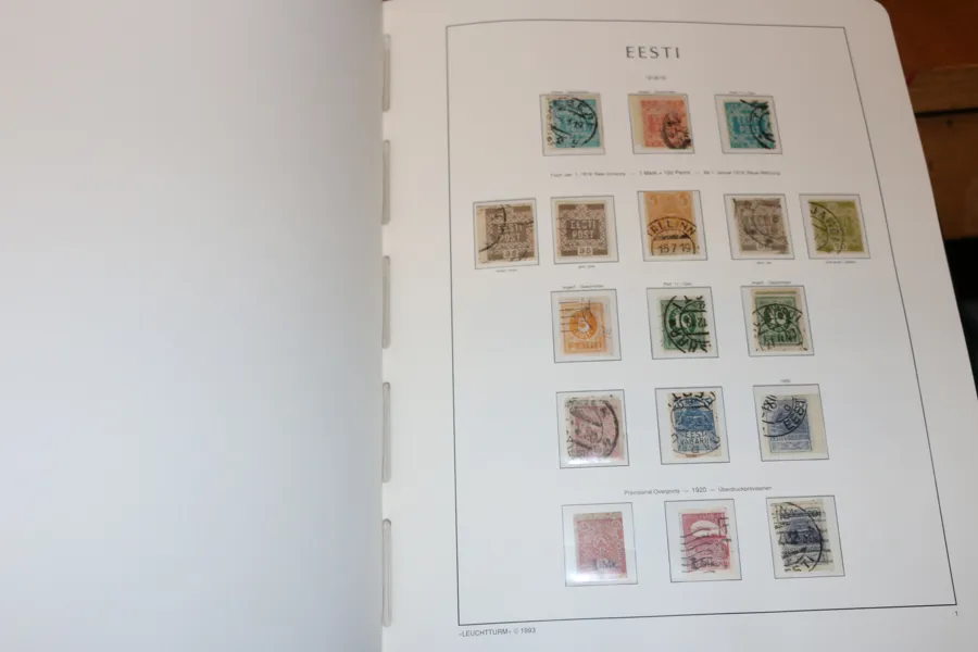 ESTLAND. Trevlig samling 1918-2014 i Leuchtturmalbum med fickor, albumet i nyskick.
