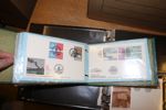 Låda sex album FDC mest 1960-80-tal, de flesta med vinjetter. Även ett album Danmark och något Färöarna.