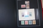 SPANIEN. Mycket fin och välvårdad samling med hemgjord montering i två Leuchtturmpärmar, svarta blad, samlat till ca 1980.