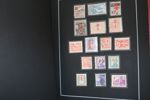 SPANIEN. Mycket fin och välvårdad samling med hemgjord montering i två Leuchtturmpärmar, svarta blad, samlat till ca 1980.