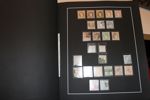 SPANIEN. Mycket fin och välvårdad samling med hemgjord montering i två Leuchtturmpärmar, svarta blad, samlat till ca 1980.