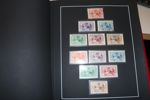 SPANIEN. Mycket fin och välvårdad samling med hemgjord montering i två Leuchtturmpärmar, svarta blad, samlat till ca 1980.