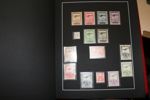 SPANIEN. Mycket fin och välvårdad samling med hemgjord montering i två Leuchtturmpärmar, svarta blad, samlat till ca 1980.