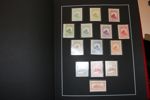 SPANIEN. Mycket fin och välvårdad samling med hemgjord montering i två Leuchtturmpärmar, svarta blad, samlat till ca 1980.