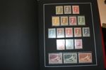 SPANIEN. Mycket fin och välvårdad samling med hemgjord montering i två Leuchtturmpärmar, svarta blad, samlat till ca 1980.