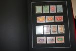 SPANIEN. Mycket fin och välvårdad samling med hemgjord montering i två Leuchtturmpärmar, svarta blad, samlat till ca 1980.