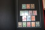 SPANIEN. Mycket fin och välvårdad samling med hemgjord montering i två Leuchtturmpärmar, svarta blad, samlat till ca 1980.