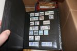 Flyttlåda som innehåller: stämplad samling 4 sk bco, kpl vapentyp öre, en del ringtyp, en del bättre ostämplat medaljong, band, kpl Kongress och Förening m.m.