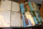 Flyttlåda med samling beg helsaker 1970-80-tal i flera album, välfylld skokartong med "klämfix" för montering, samt album+årssatser xx 70-80-tal med nom 500-1000 kr.