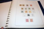 Mycket omfattande samling till 1992 i fyra KABE-album. Inleds med original 4 sk bco med variant "PYRA", 8 sk bco i eftertryck E2 (rep hörn) i lyxcentrering. Båda dessa utan gummi. 