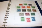 Mycket omfattande samling till 1992 i fyra KABE-album. Inleds med original 4 sk bco med variant "PYRA", 8 sk bco i eftertryck E2 (rep hörn) i lyxcentrering. Båda dessa utan gummi. 