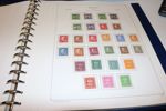 Mycket omfattande samling till 1992 i fyra KABE-album. Inleds med original 4 sk bco med variant "PYRA", 8 sk bco i eftertryck E2 (rep hörn) i lyxcentrering. Båda dessa utan gummi. 