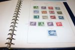 Mycket omfattande samling till 1992 i fyra KABE-album. Inleds med original 4 sk bco med variant "PYRA", 8 sk bco i eftertryck E2 (rep hörn) i lyxcentrering. Båda dessa utan gummi. 